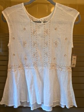 Mudd White Ribbed Tank with Cream Floral Trim